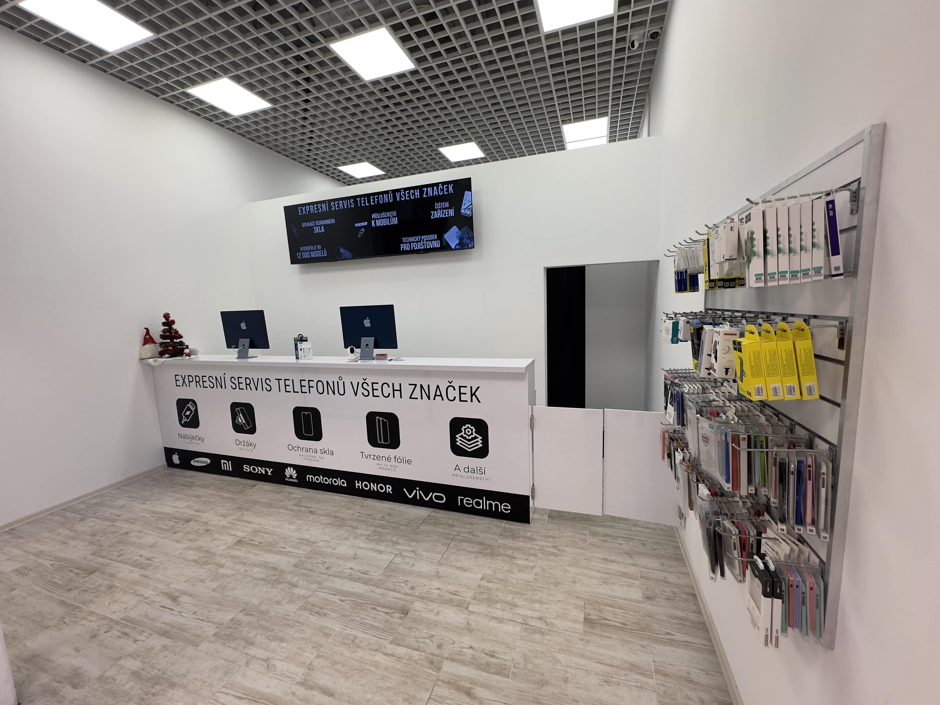 Prodejna Pickup Servis v OC Albert Kukleny, Hradec Králové